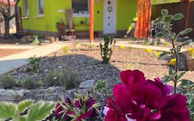 Arvisura Vendeghazak Family Friendly Transit Apartments